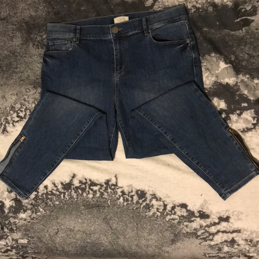 Skinny Jeans with zippers on bottom